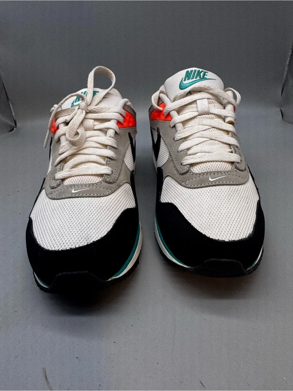 Size 9.5 Nike Air Max Correlate White Black Green Womens Shoes 511417-136